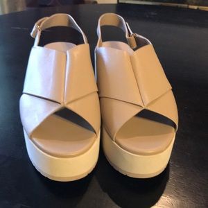 New 11 M Vince Tan/ Cream Wedge 2 1/4 Heel 🌟❤️